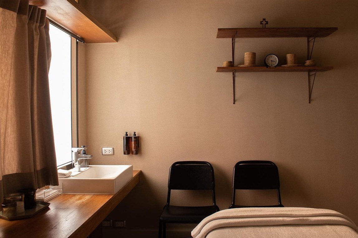 Calm Spa Ari treatment space in Bangkok